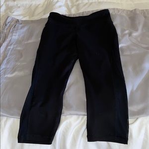 Black cropped workout leggings